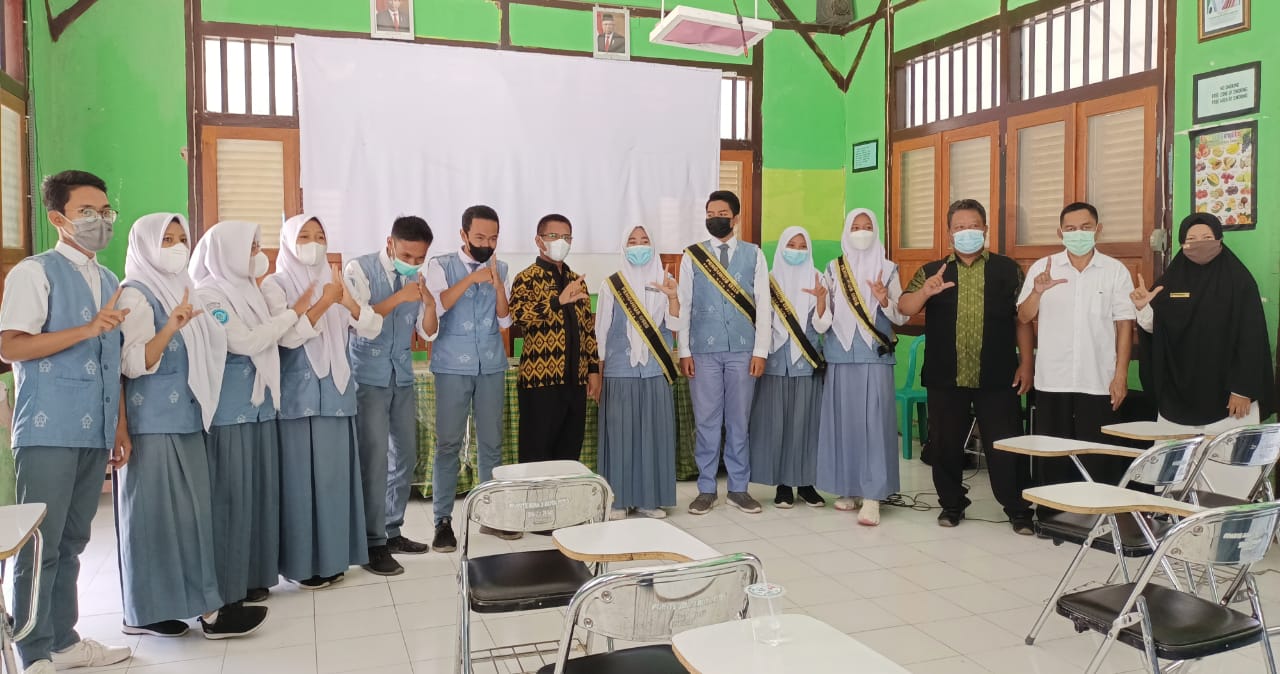 Foto bersama pengurus OSIS Kota Bima Usai Dilantik.